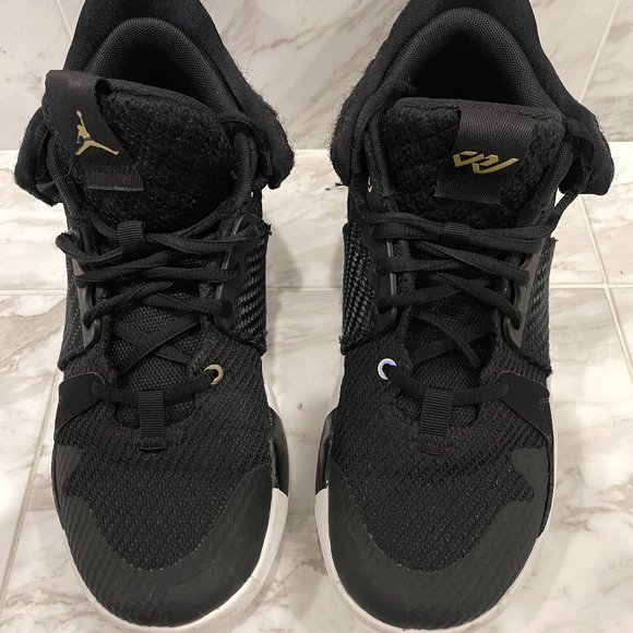 NIKE: Air Jordan Why Not Zer0.2 'The Family' AO6218-001 - Picture 6 of 8